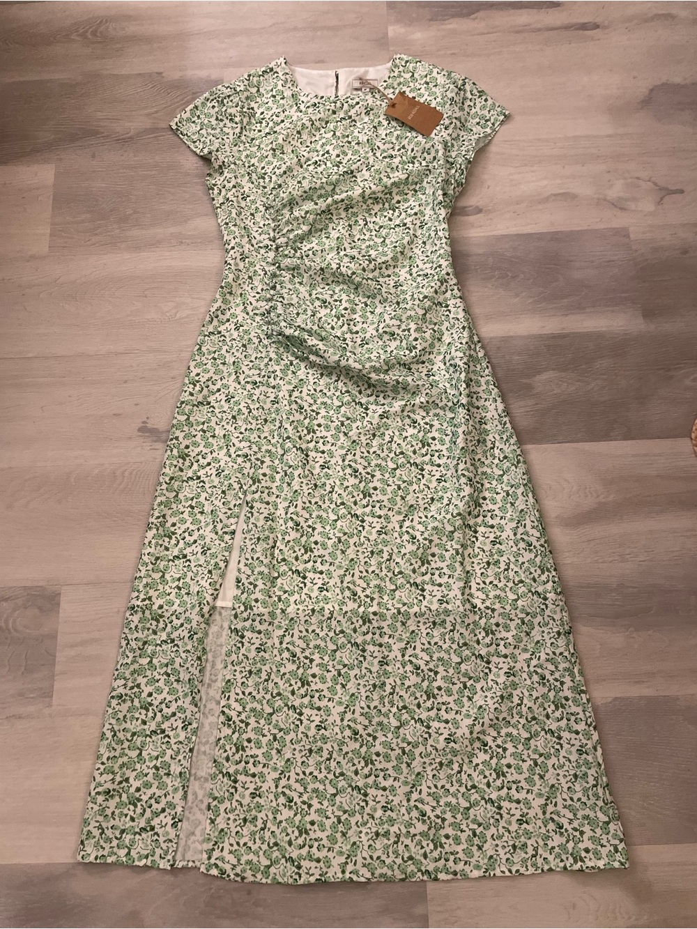 New Rihoas Ditsy Green Floral Midi Dress ~ side ruched~ M ~ 🌷